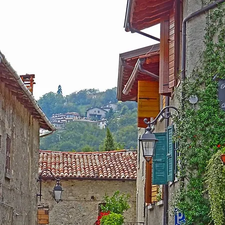 Apartment Rustico Colonna House By Gardadomusmea Vesio
